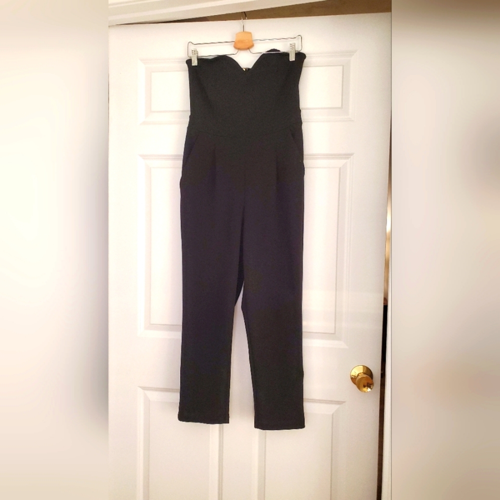 Black Express sleeveless jumper Size 8.